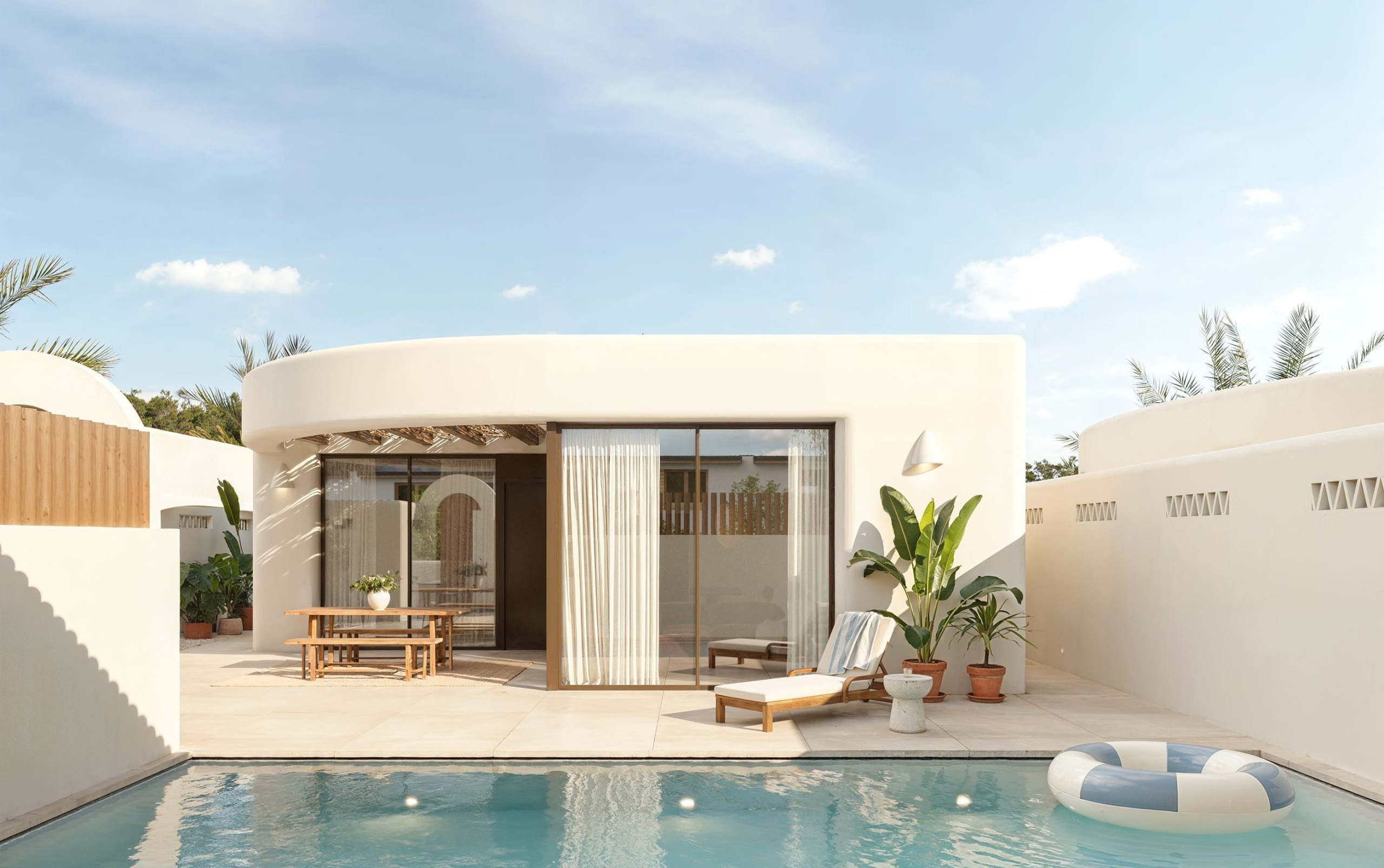 Apartamentos y adosados cerca de la playa en Santa Pola, Gran Alacant y Torrevieja, a pocos minutos del aeropuerto de Alicante.
